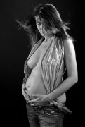 Desnudo con arte de una embarazada.