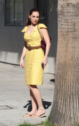 Kelly Brook - Yellow Dress at Venice 10