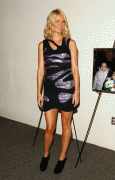 Gwyneth Paltrow leggy pictures