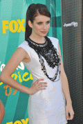 emma roberts sexy leg
